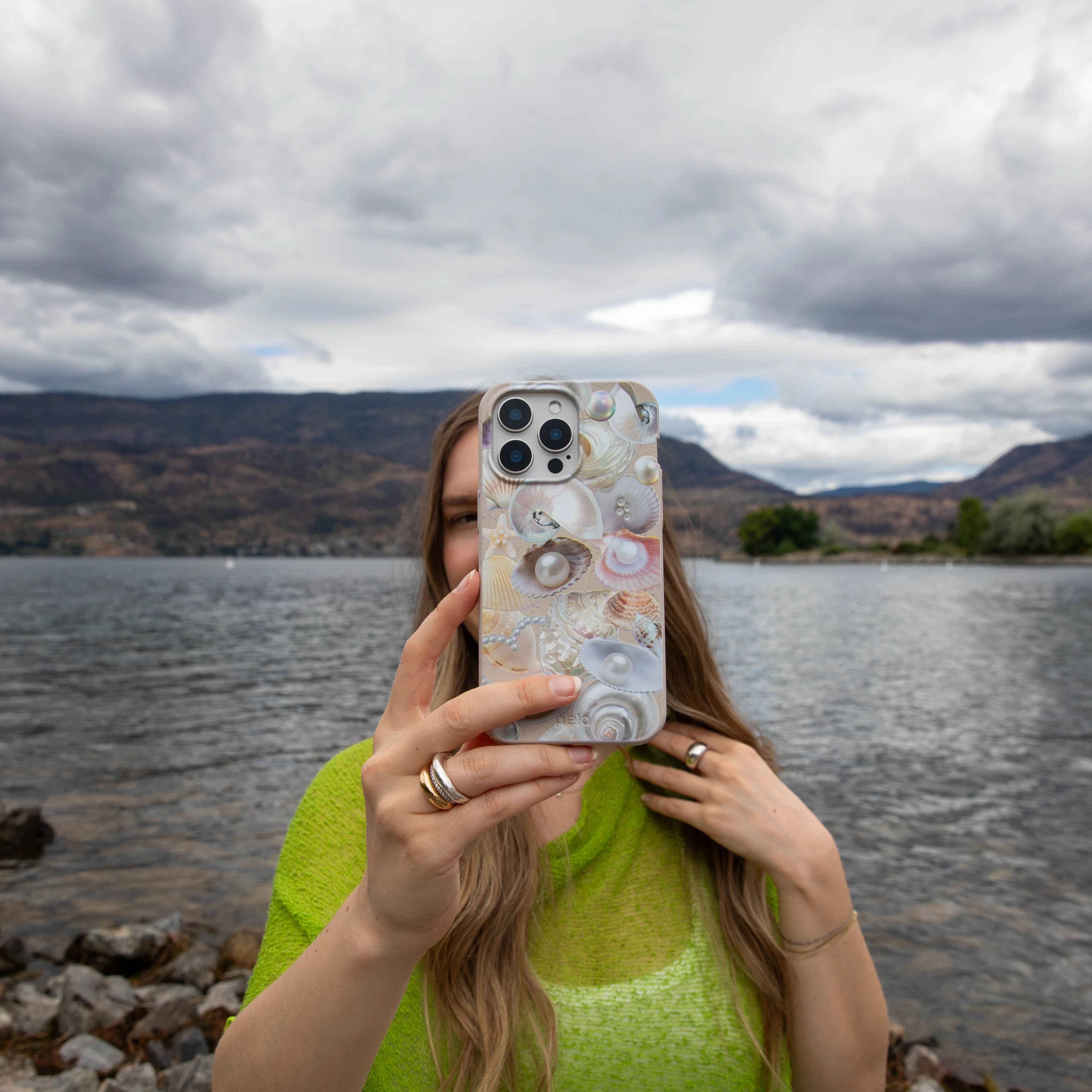 Vivid Detail Elegant Surface Texture London Fog Sea Gems iPhone 17 Pro Max Case