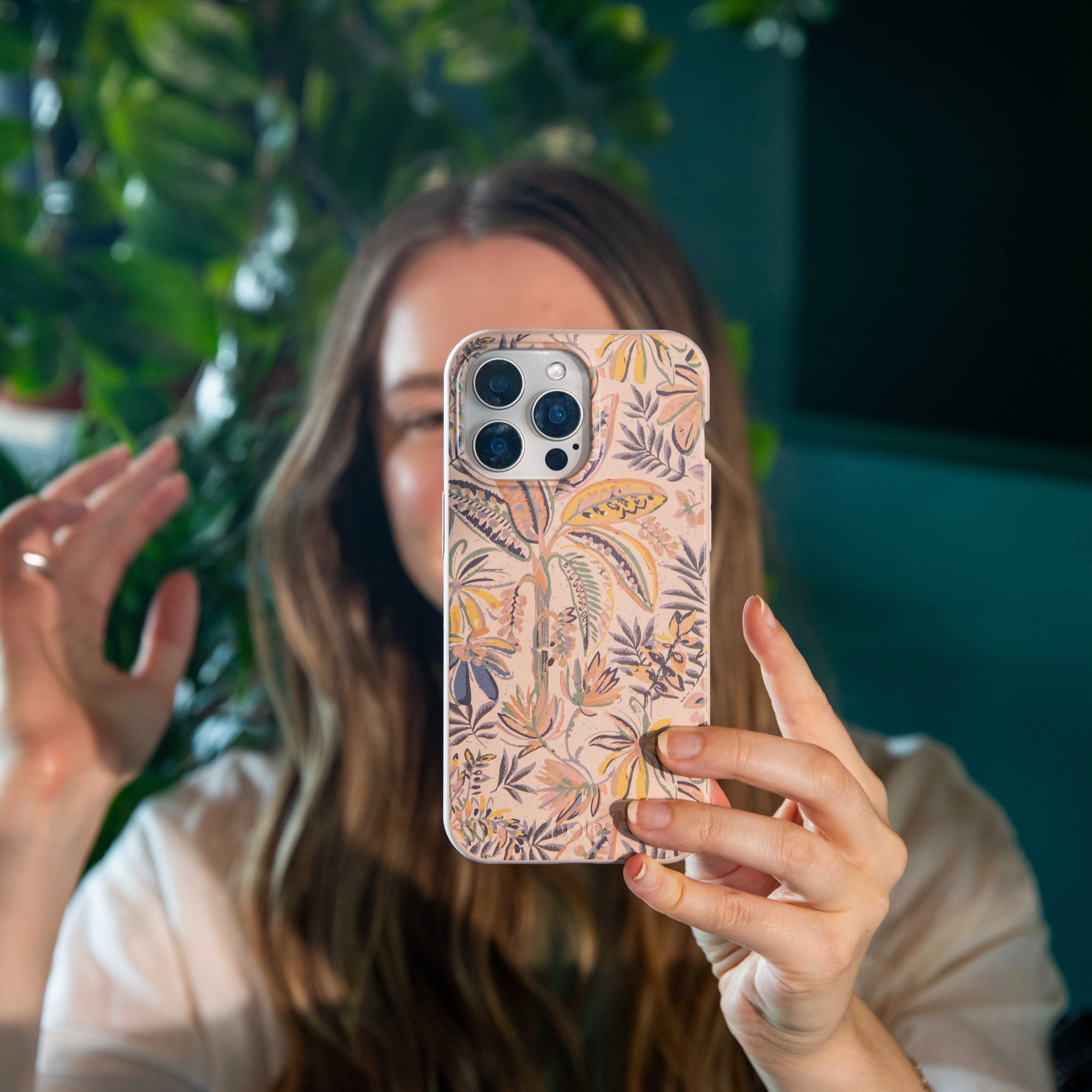 Seashell Dreamy Tropics iPhone 17 Pro Max Case Grip Texture